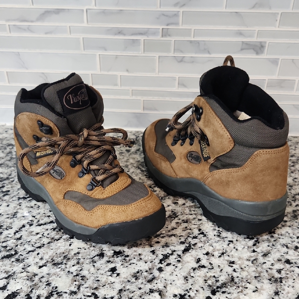 Women's Brown & Green Vasque Leather Hiking Boots sz 7.5 waterproof outdoor